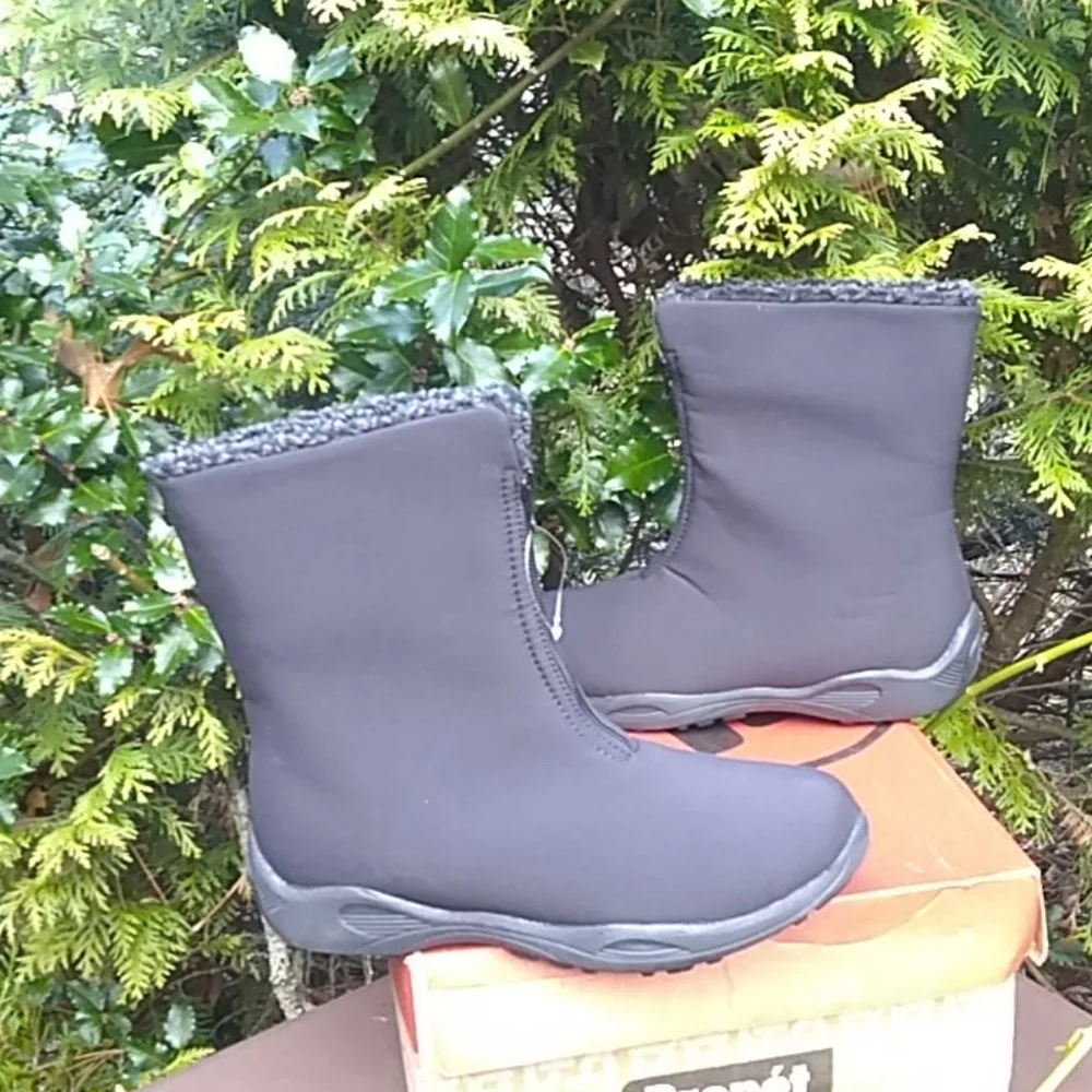 NWB - Propet Madison Mid Zip